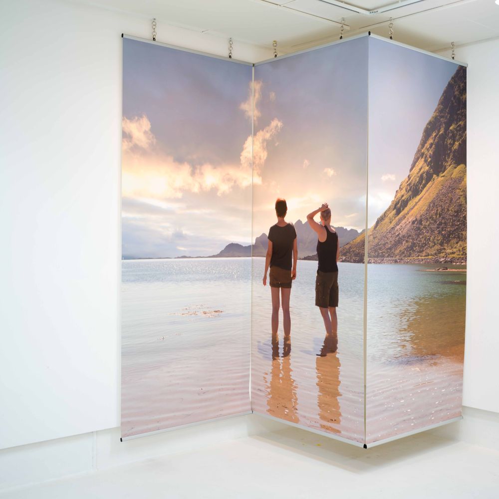 Staring at the sea - Installation view